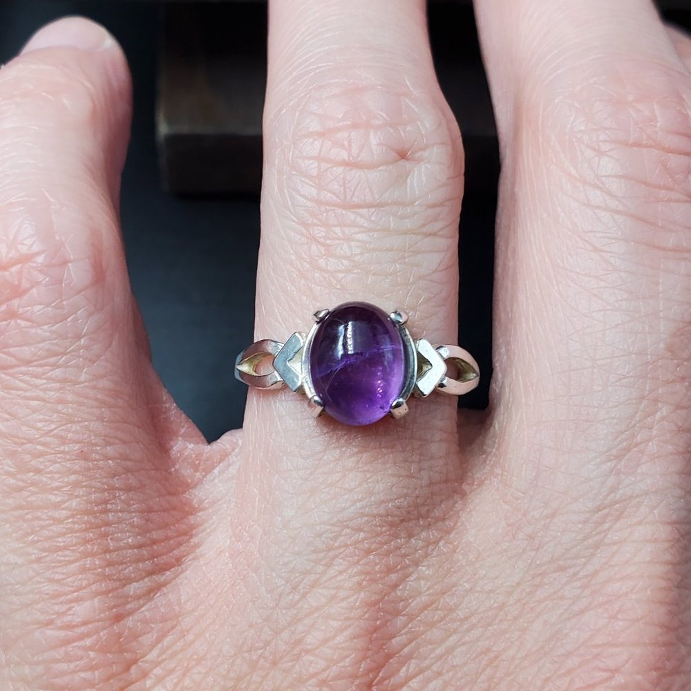 Size 7.5 Sterling Silver Oval Uncut Amethyst Stone Cool Band Ring
